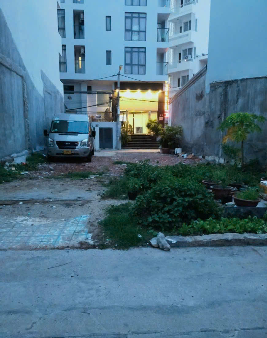 BÁN ĐẤT HẺM TUỆ TĨNH NGANG ĐẸP KHU PHỐ TÂY NHA TRANG, GẦN BIỂN 300m – DT: 159m2 – GIÁ 21 tỷ
