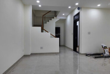 Bán Nhà 3 tầng Nguyễn Thiện Thuật sát chợ Đêm * Cách biển Trần Phú : 250m *
-Giá : 12 tỷ – LH: 0905.724.084 Ngọc Bích Land