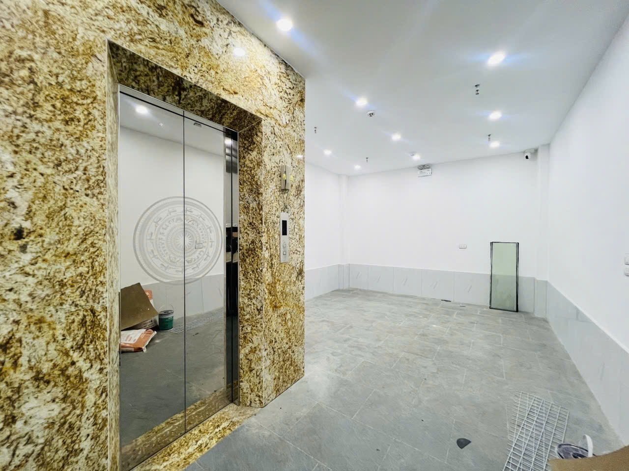 SIÊU PHẨM CCMN GIẢI PHÓNG – Ô TÔ ĐỖ CỬA – DÒNG TIỀN 550 TRIỆU/NĂM- 47M2- 6 TẦNG- THANG MÁY- 15.3 tỷ