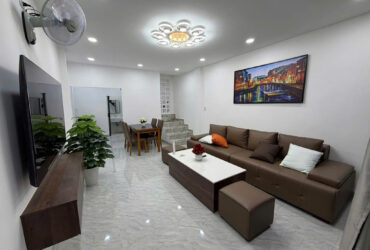 Siêu phẩm đẹp nhà 1 trệt 1 lầu 1 lửng. hẻm Hải Đức – Nha Trang hẻm 3m (oto nhỏ vào được)
– Diện tích: 38m2 (Ngang 4m) Giá bán: 3tỷ250tr (thương lượng) – 
Lh : 0905.724.084 Ngọc Bích Land