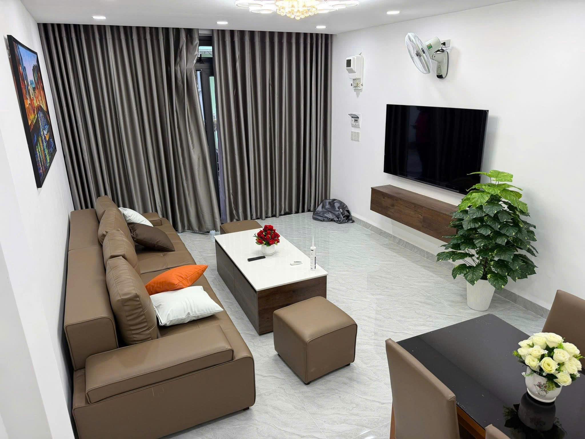 Siêu phẩm đẹp nhà 1 trệt 1 lầu 1 lửng. hẻm Hải Đức – Nha Trang hẻm 3m (oto nhỏ vào được)
– Diện tích: 38m2 (Ngang 4m) Giá bán: 3tỷ250tr (thương lượng) – 
Lh : 0905.724.084 Ngọc Bích Land
