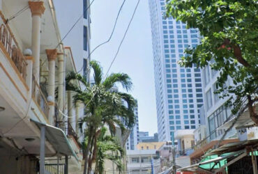 Bán đất khu phố tây quân trấn đường Hùng Vương – Nha Trang , cách biển 300m
Dt : 226m2 ngang 7,3m –  
Giá bán : 33 tỷ 
Lh : 0905.724.084 Ngọc Bích Land