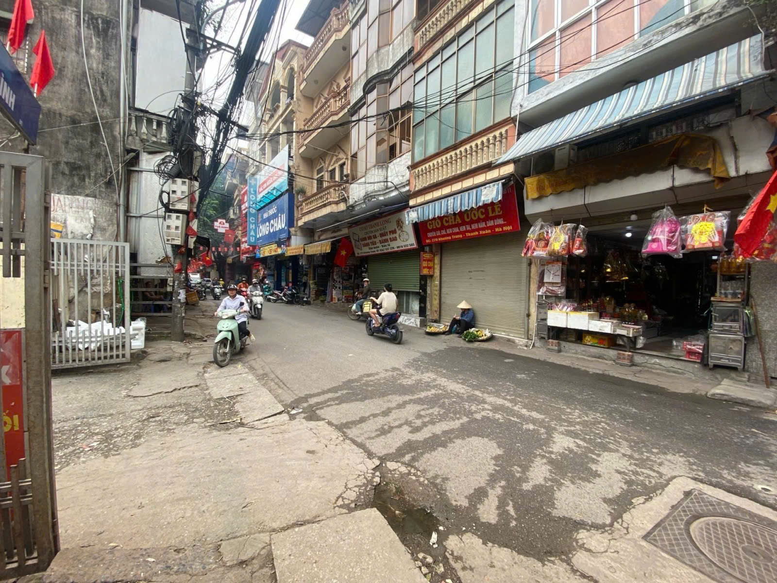 CẦN BÁN NHÀ MẶT PHỐ KHƯƠNG TRUNG – 40M² – 2 THOÁNG – KD ĐỈNH