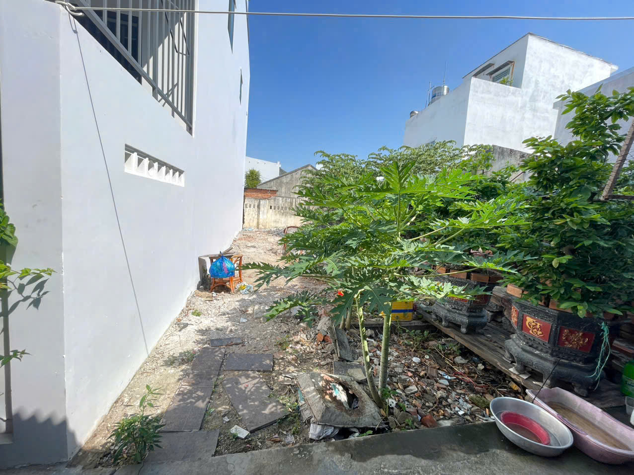 Bán nhanh lô đất hẻm Trần Phú – Vĩnh Nguyên – Nha Trang ( thuộc phường Nha Trang mới ) – cách biển chỉ vài trăm m – 
Dt : 60m2 ngang 4,2m – 
Giá 2,7 tỷ – 

Lh : 0905724084