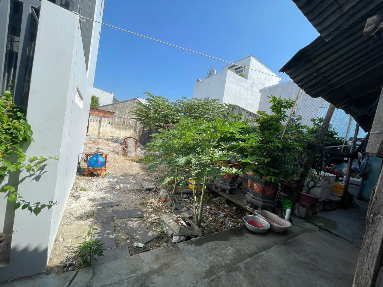 Bán nhanh lô đất hẻm Trần Phú – Vĩnh Nguyên – Nha Trang ( thuộc phường Nha Trang mới ) – cách biển chỉ vài trăm m – 
Dt : 60m2 ngang 4,2m – 
Giá 2,7 tỷ – 

Lh : 0905724084