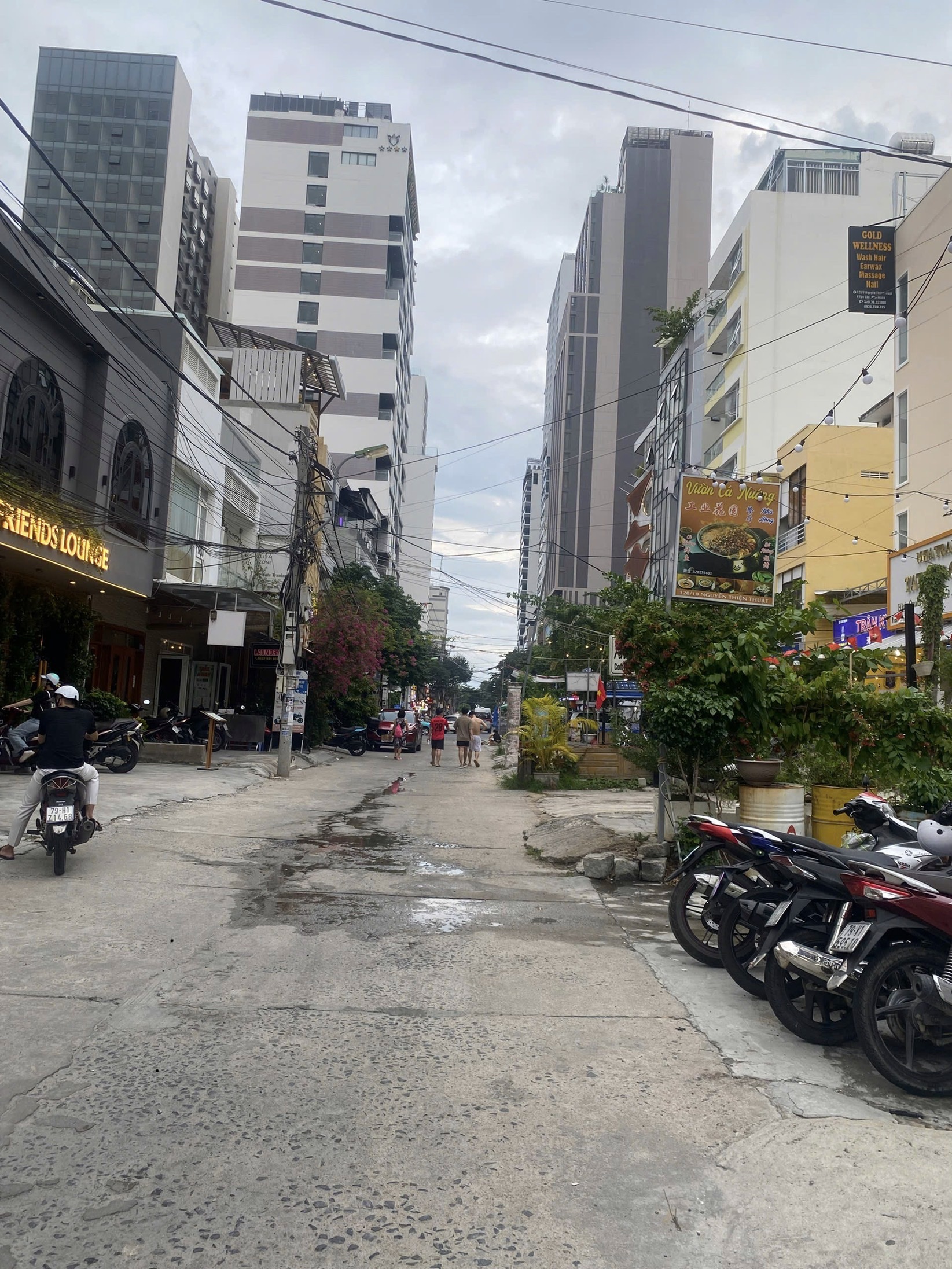 Bán Nhà Đất mặt tiền Phố Tây Trần Quang Khải nối dài * Cách biển Trần Phú chỉ 300m.

Diện tích: 280m ngang 10m – 

Giá bán : 280 triệu/m ~ 66 tỷ

 =- 
Vui lòng liên hệ em : 0905.724.084 Ngoc Bich Land