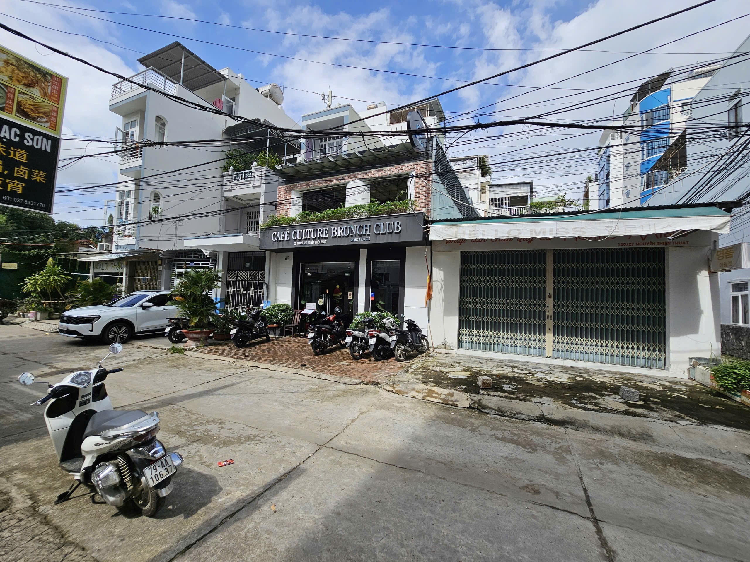 Bán Nhà Đất mặt tiền Phố Tây Trần Quang Khải nối dài * Cách biển Trần Phú chỉ 300m.

Diện tích: 280m ngang 10m – 

Giá bán : 280 triệu/m ~ 66 tỷ

 =- 
Vui lòng liên hệ em : 0905.724.084 Ngoc Bich Land